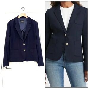 Banana Republic Navy Blazer . Size 6. Pre Owned Excellent Condition. MSRP $195